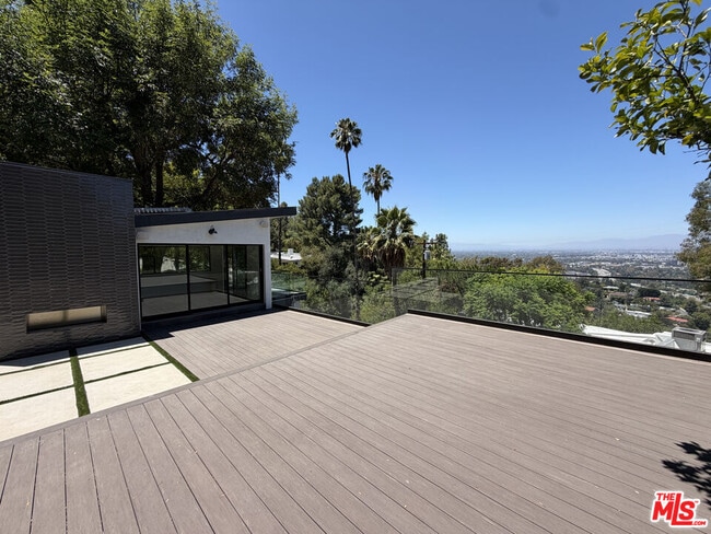 Building Photo - 3565 Multiview Dr