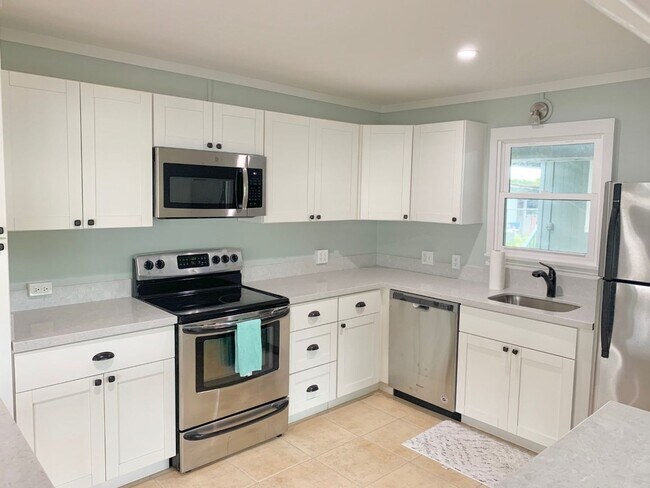 Foto del edificio - 240 Maluniu Ave