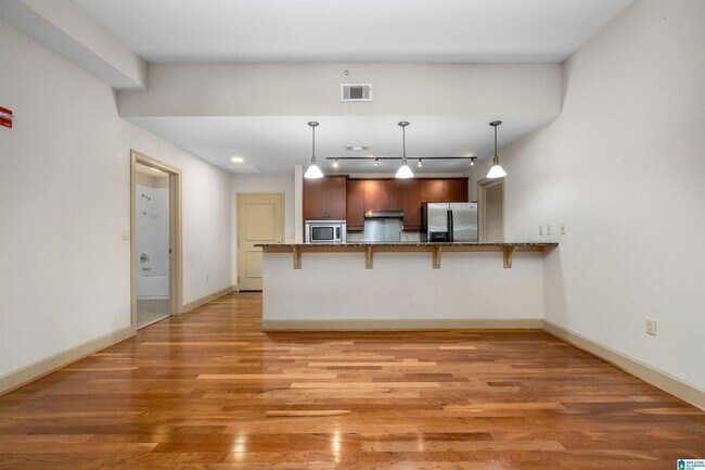 Foto del edificio - 1040 Broadway St