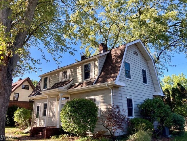 Building Photo - 227 Crescent Dr