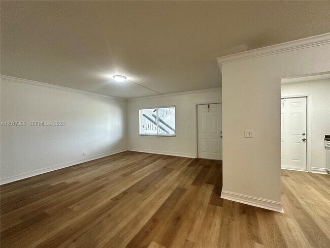 Foto del edificio - 1400 NE 56th St