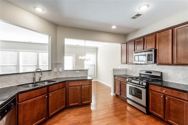 Foto del edificio - 2105 Greencrest Cir
