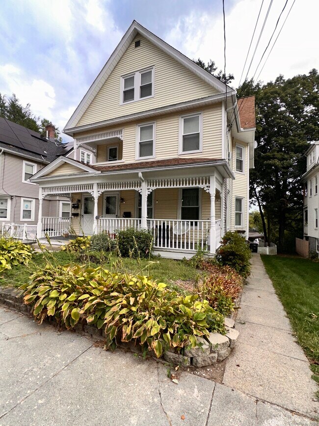 Building Photo - 253 Olivia St