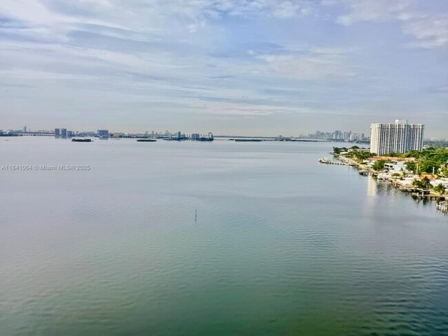 Foto del edificio - 11111 Biscayne Blvd