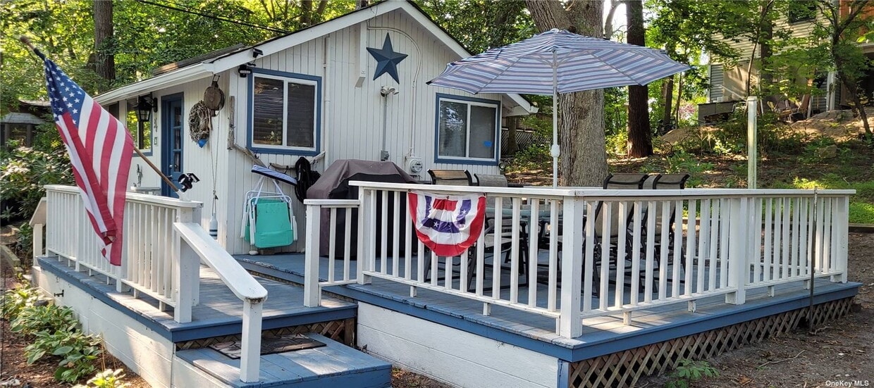 356 Oakleigh Ave, Calverton, NY 11933 House Rental in Calverton, NY