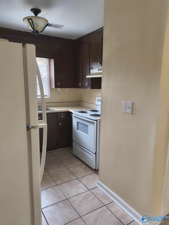 Foto del edificio - 6206 Friar Tuck Dr NW