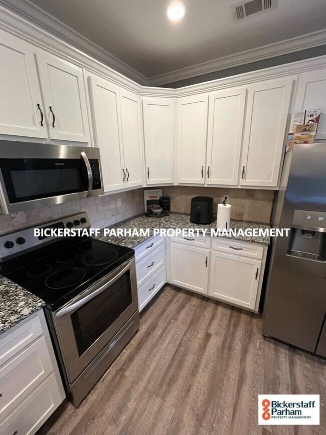 Building Photo - Blending Relaxation & Sophistication to Cr...