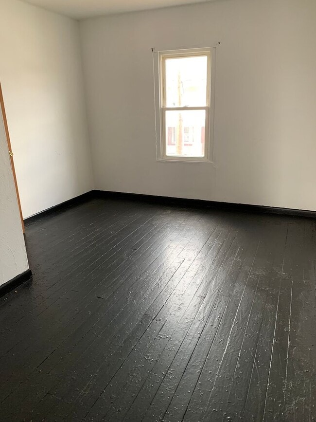 Building Photo - 718 Rosswell Ave