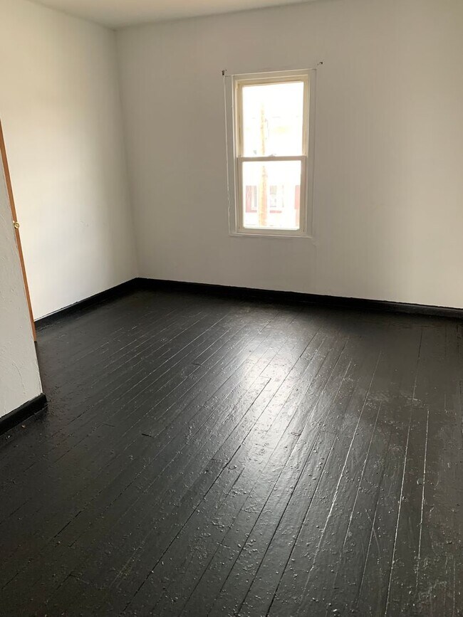 Foto del edificio - 718 Rosswell Ave