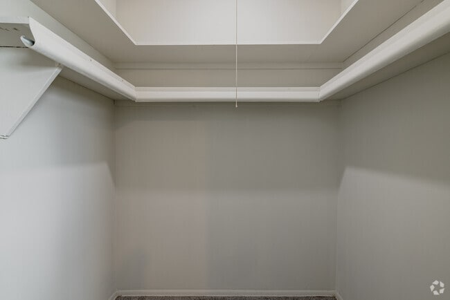 1BR, 1BA vestidor - Capri