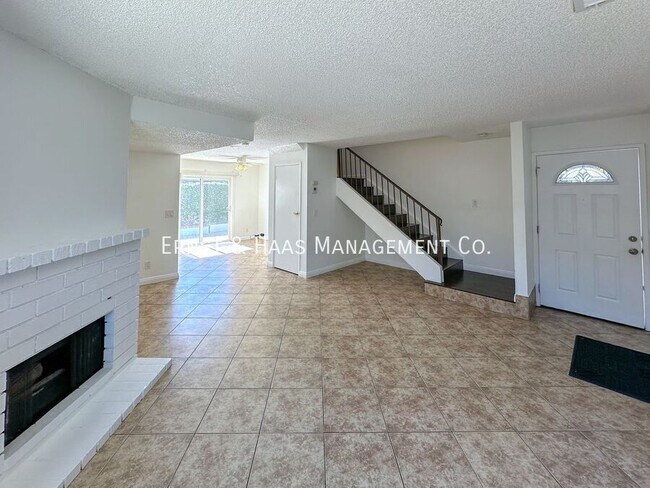 Foto del edificio - 134 W Del Amo Blvd