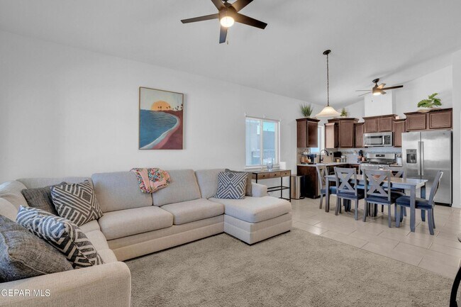 Foto del edificio - East El Paso/Horizon 3bed/2bath Refrig A/C with gorgeous low maintenance yard!