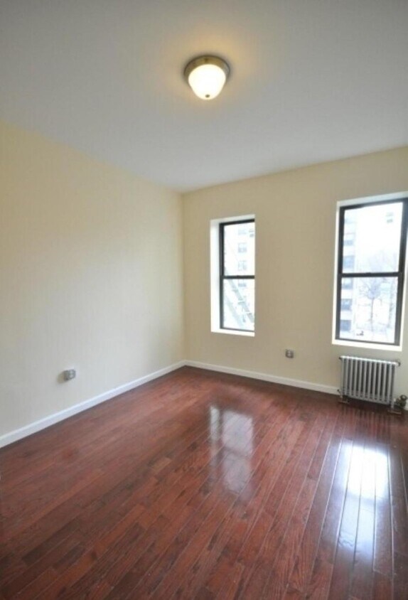 Primary Photo - 307 E 110th St