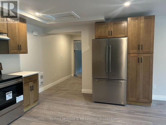 Photo du bâtiment - 380-380 1st Ave N