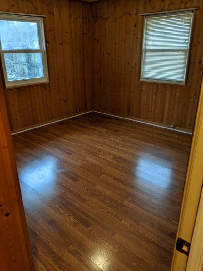Building Photo - 3 Bedroom Duplex on the East Side of Terre...