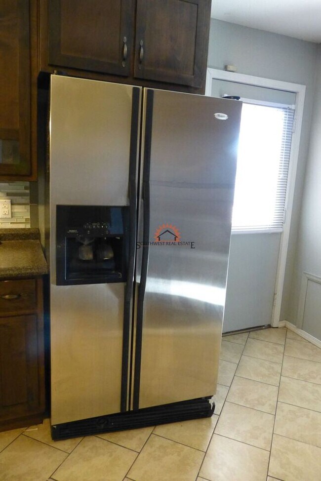 Foto del edificio - Cozy two bedrooms one bathroom apartment w...