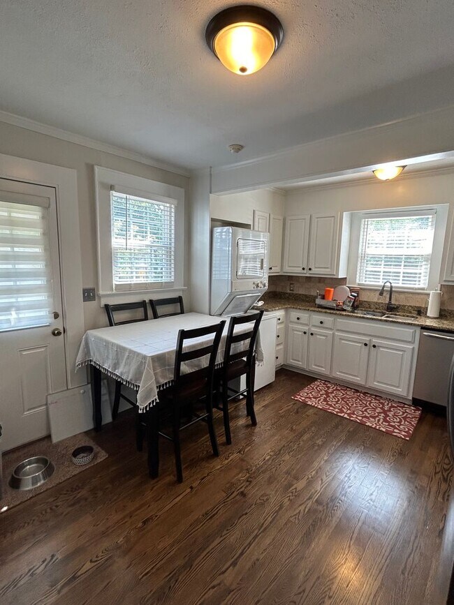 Building Photo - Greenville, 2BD/1BA, 834SF