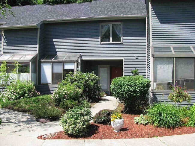 Unit front - 911 Dorset St
