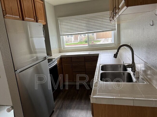 Building Photo - 2574 Garfield Dr