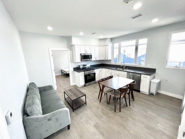 Photo - 2641 S Budlong Ave Apartment