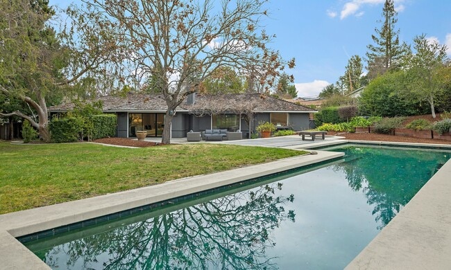 Building Photo - 441 La Mesa Dr
