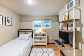 Building Photo - Aubrey Studios