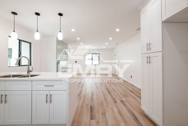 Foto del edificio - Amazing Deal 3 Bed 2 Bath House Arrington Ave Downey