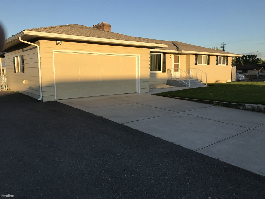911 S Edison St, Kennewick, WA 99336 House for Rent in Kennewick, WA