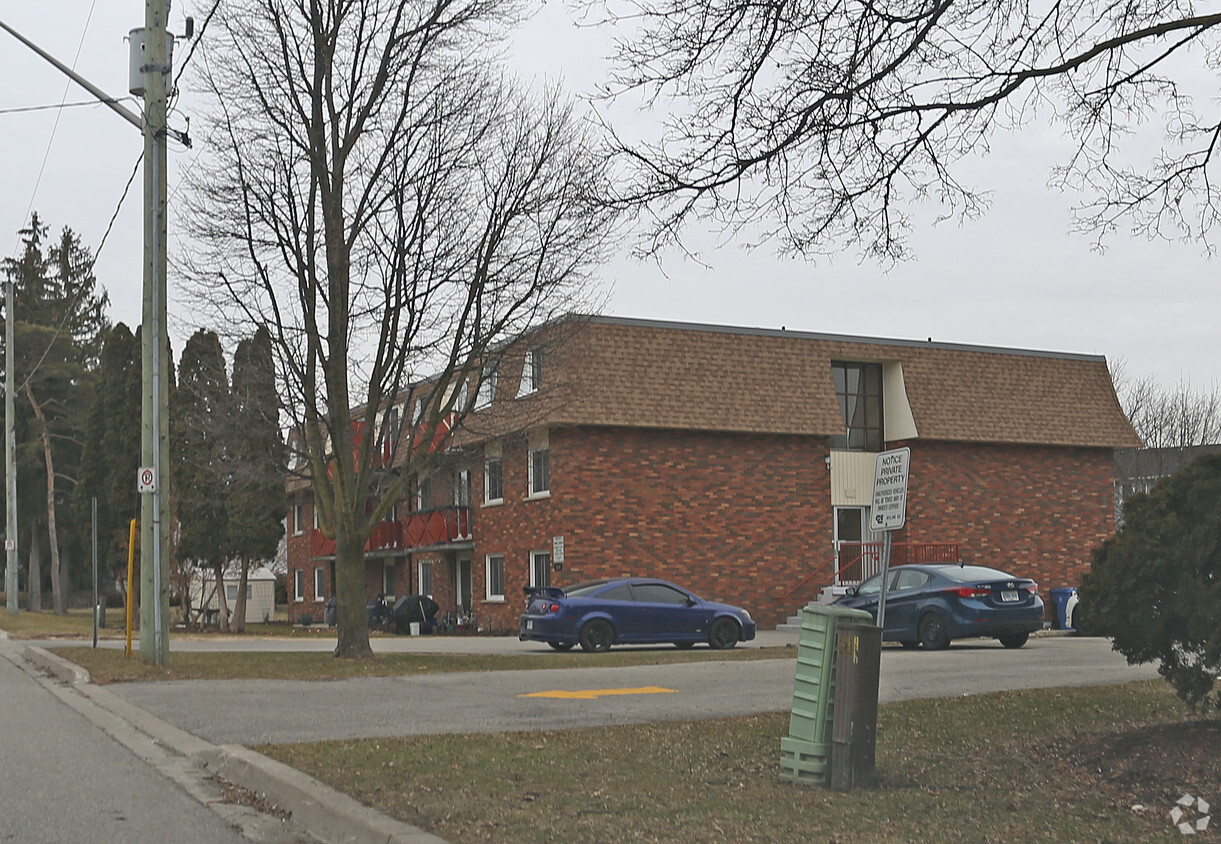 Building Photo - 1554 Queenston Rd