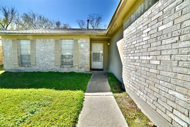 Building Photo - 15806 Pipers View Dr