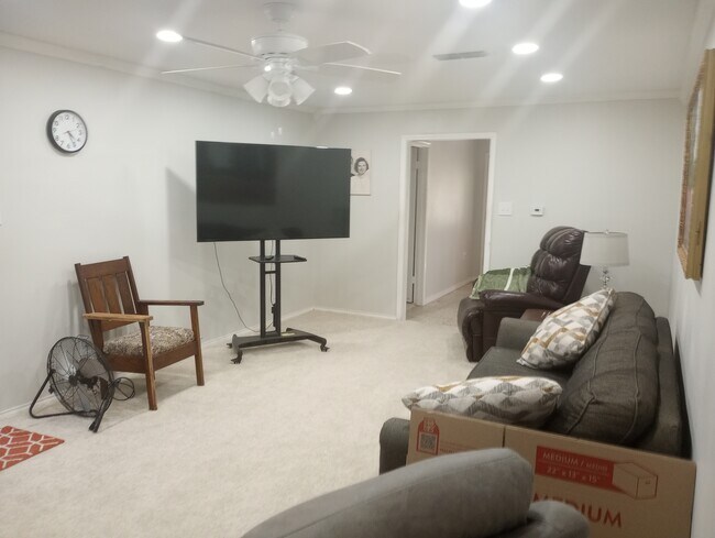 Foto del edificio - 1416 Hillside Dr
