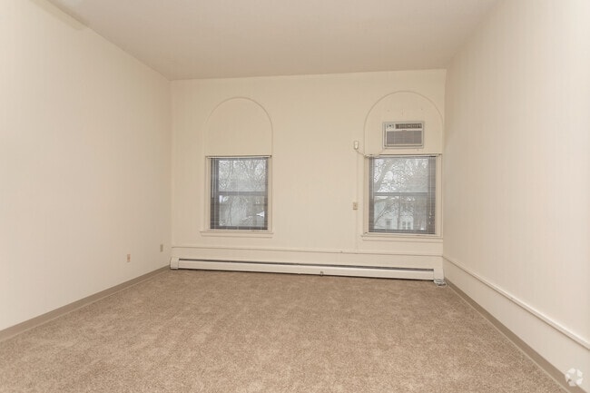 1BR, 1BA - 570 - 1,210SF - Stonehouse Square Apartments