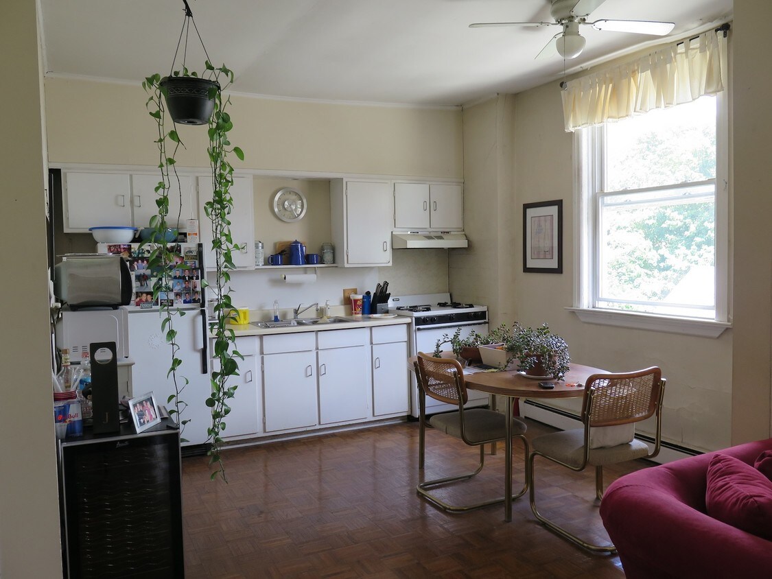 Primary Photo - 219 Glenridge Ave