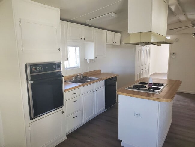Building Photo - 2 Bedroom Located in Bullhead City