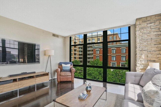 Foto del edificio - 1021 N Garfield St