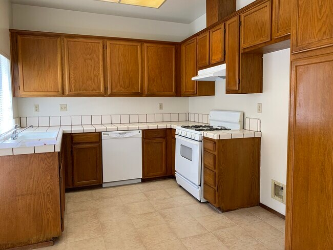 Building Photo - 867 Salt Lake Dr