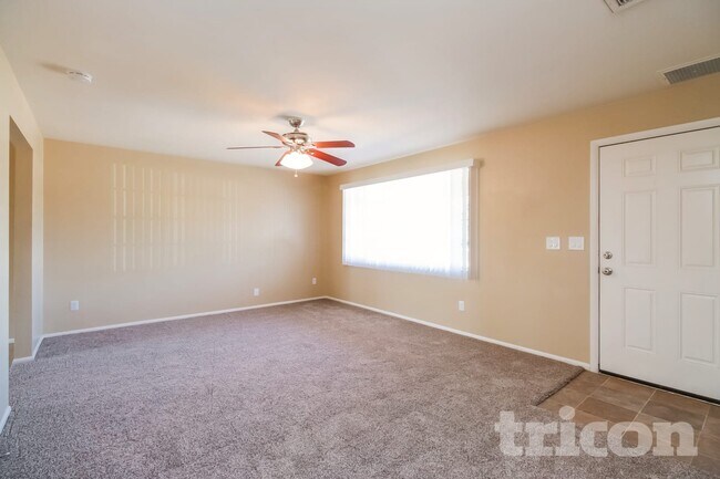 Building Photo - 5017 W Sierra Vista Dr