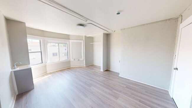 Foto del interior - **COMMUNAL (SHARED) HOUSING AVAILABLE** Dormitory Style