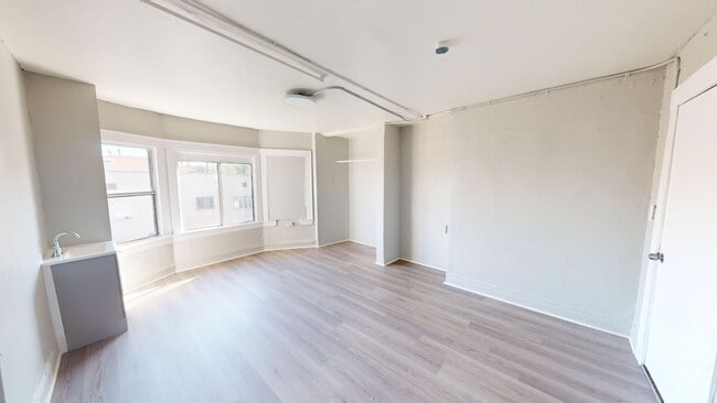 Interior Photo - **COMMUNAL (SHARED) HOUSING AVAILABLE** Dormitory Style