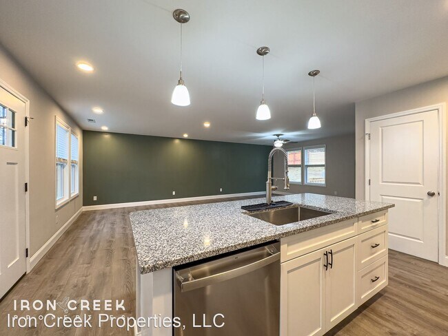 Foto del edificio - 3 br, 2 bath House - 121 Allen Drive