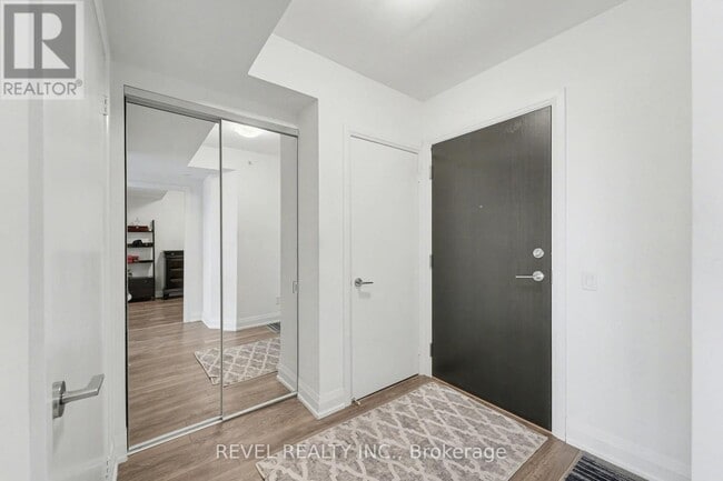 Photo du bâtiment - 1461 Lawrence Ave W