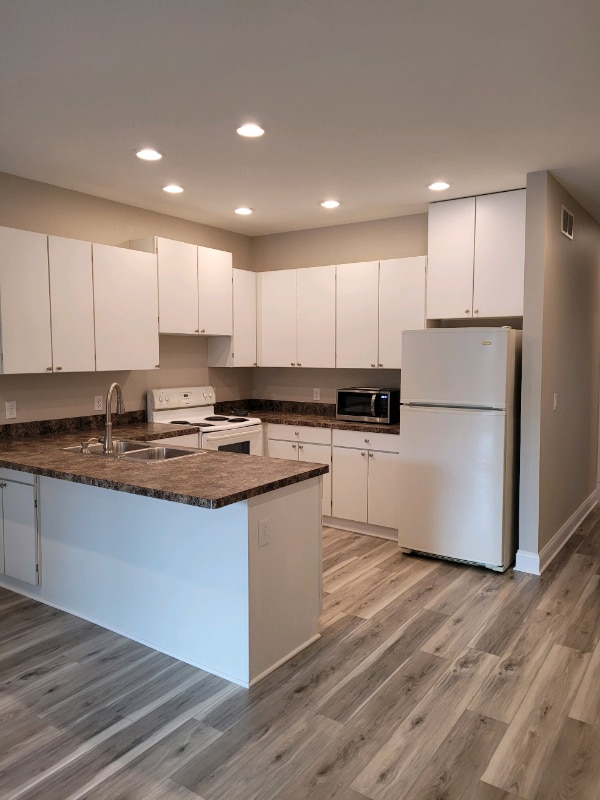 Foto principal - 105 N Elm St