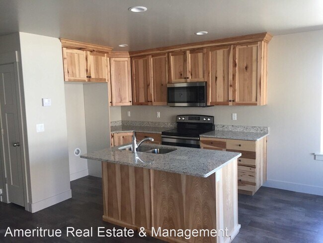 Building Photo - 3 br, 2.5 bath House - 68 W 400 S