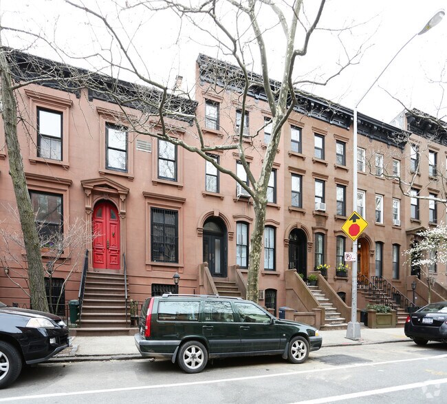 Building Photo - 404 Sackett St