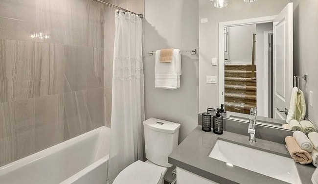 Building Photo - Contemporary 2-Bed Townhome with Rooftop D...