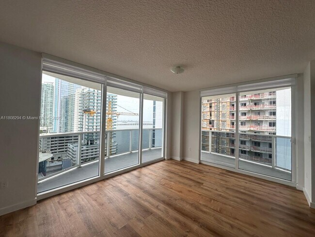Foto del edificio - 601 NE 23rd St