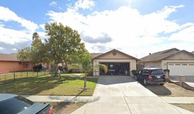 Building Photo - 14965 Manzanita Dr