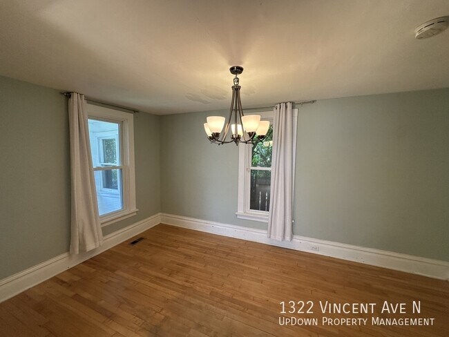 Foto del edificio - 1322 N Vincent Ave