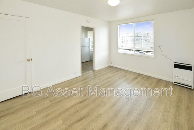 Building Photo - 2039 MacArthur Blvd