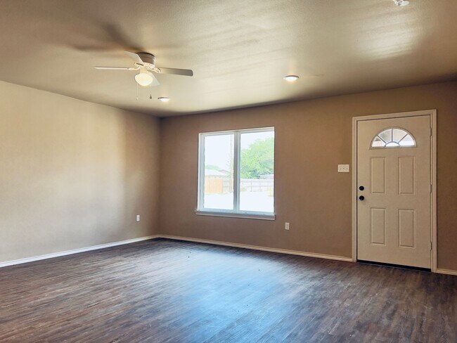 Foto del edificio - Modern 3-Bedroom, 2-Bathroom Home in North Lubbock